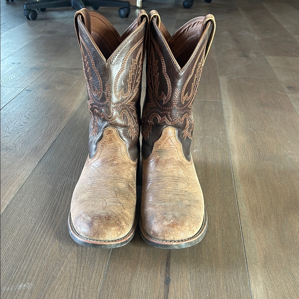 Men’s Ariat boots.